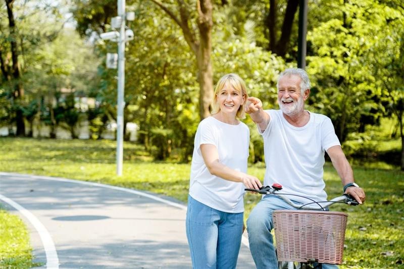 Ceramic Braces vs. Clear Aligners: Which is the Best Choice?